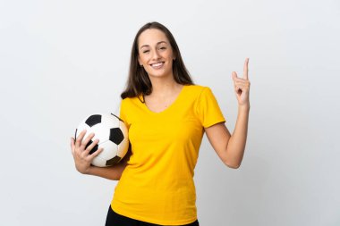 Genç futbolcu kadın izole edilmiş beyaz arka planda en iyinin işareti olarak parmağını kaldırıyor.