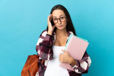 Tecrit edilmiş genç bayan bir fikir düşünüyor.