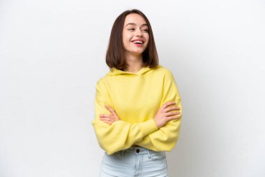 Genç Ukraynalı kadın beyaz arka planda izole edilmiş mutlu ve gülümsüyor.