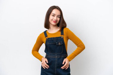 Genç Ukraynalı kadın beyaz arka planda izole edilmiş gülüyor.