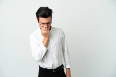 Rus iş adamı beyaz arka planda izole edilmiş.