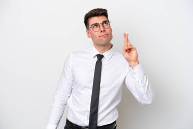 Beyaz arka planda izole edilmiş beyaz iş adamı şans diliyor ve en iyisini diliyor.