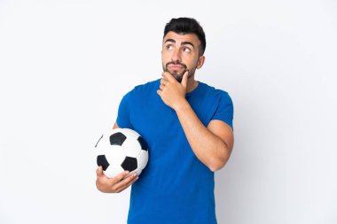 Tecrit edilmiş duvarın ötesindeki yakışıklı genç futbolcunun şüpheleri var.