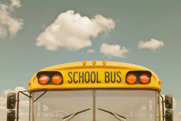 Retro Stylu Obraz Starego Amerykańskiego Żółtego Autobusu Szkolnego — Zdjęcie stockowe