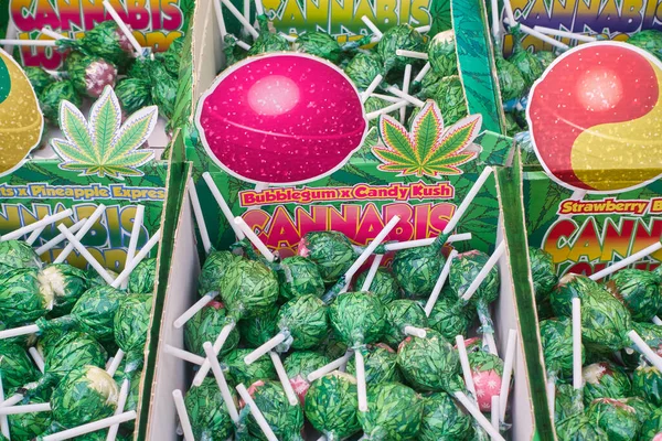 Amsterdam Augustus 2023 Lollipops Met Cannabis Knoppen Van Marihuana Verkocht — Stockfoto
