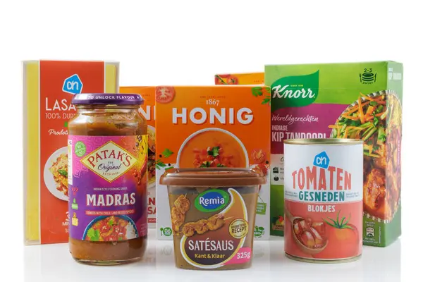 stock image Dieren, The Netherlands - October 27, 2023:  Dutch meal mixes and ready made sauces of the brands Knorr, Honig, Patak, Remia and AH in Dieren, The Netherlands