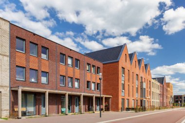 Yeni inşa edilmiş modern aile evleri.