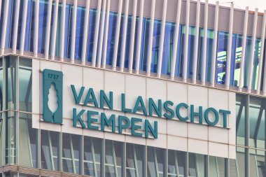 Amsterdam, Hollanda - 4 Eylül 2024: Hollanda 'nın Amsterdam Zuidas kentindeki Van Lanschot Kempen bankasının dışı