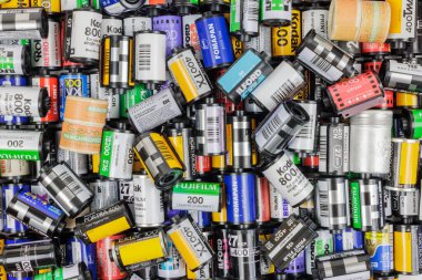 Dieren, Hollanda - 27 Ekim 2023: Vintage Kodak, Fujifilm and other brand photography 35 mm roll cartridges in Dieren, The Netherlands
