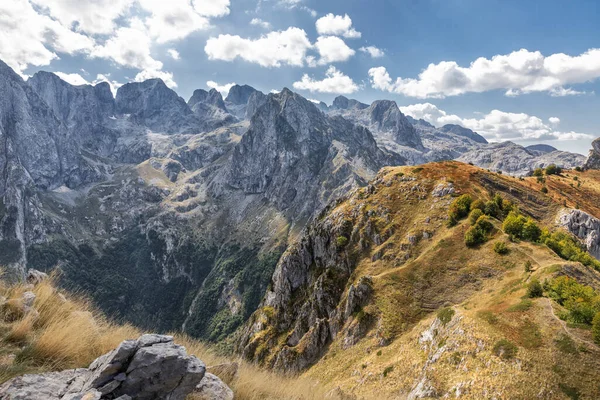 Bjergene Prokletije National Park Efteråret Nær Grebaje Valley Montenegro Royaltyfrie stock-billeder