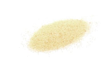 Beyaz arkaplanda irmik unu yığını