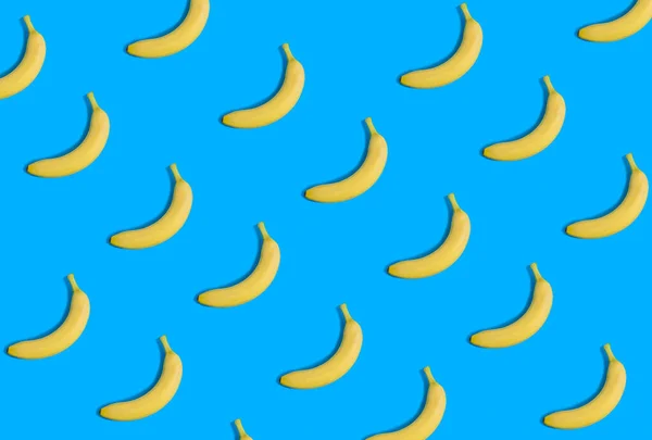 Банан Синем Фоне Плоский Лежал Шаблон Вид Сверху — стоковое фото