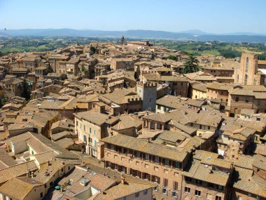 Bir yaz gününde şehir dışından manzara. Siena. İtalya.