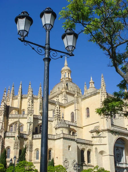 Utsikt Över Katedralen Den Soliga Dagen Det Segovia Spanien Placering — Stockfoto