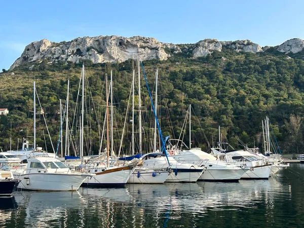 Вид Море Яхты Летний День Кальяри Сардиния Италия — стоковое фото