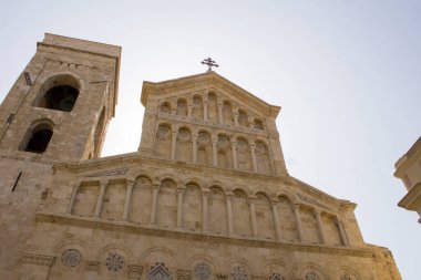 Yaz günü katedral manzarası. - Yakın çekim. Cagliari. İtalya.