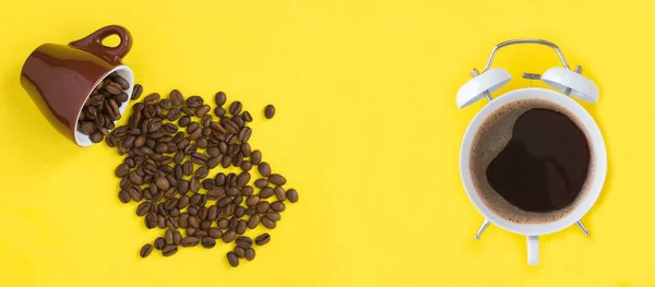 Black Coffee Dial White Alarm Clock Cup Coffee Beans Yellow — Stock Photo, Image