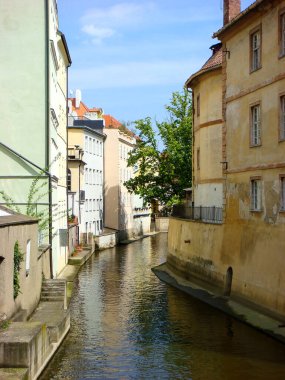 Bir yaz günü eski kasabanın manzarası. Prag 'da. Çek Cumhuriyeti.