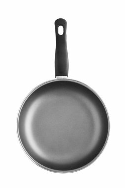 Beyaz arka planda boş metal kızartma tavası. Yakın plan. Konum dikey.