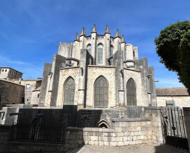 Bir yaz günü katedralin manzarası. Girona. İspanya.