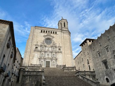 Bir gün katedralin manzarası. Gerona. İspanya.