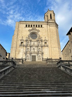 Bir gün katedralin güzel manzarası. Yakın plan. Gerona. İspanya.