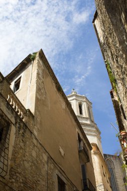 Eski kasabadaki evin manzarası. Konum dikey. Yakın plan. Gerona. İspanya.