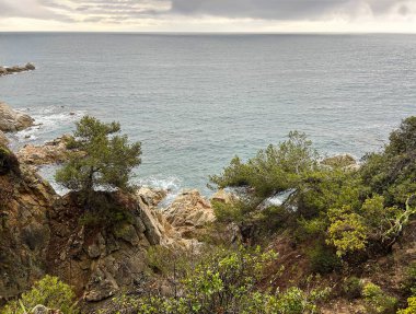 Bir sonbahar gününde deniz manzarası çok güzel. Lloret de Mar. İspanya.