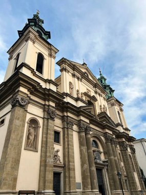 Bir gün St. Anne Kilisesi manzarası. Yakın plan. Konum dikey. Krakow. Polonya.