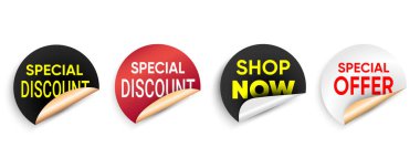 Reklam etiketleri özel indirimli ve gerçekçi bir 3 boyutlu efekt için kıvrık kenarlı mesajlar sunuyor. Satış, pazarlama ve reklam tasarımları için amblem, etiket. Vektör illüstrasyonu