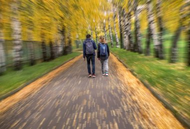 Park sokağının bulanık görüntüsü şeklinde soyut arkaplan