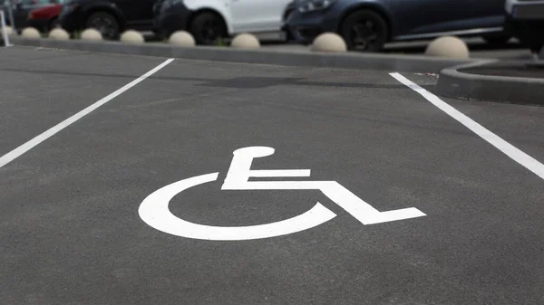 Designação Dos Lugares Estacionamento Para Pessoas Com Deficiência — Fotografia de Stock
