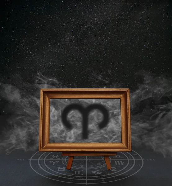 Abstrakcyjny Obraz Znaku Zodiaku Barana Tle Gwiaździstego Nieba Dymu Ramce — Zdjęcie stockowe