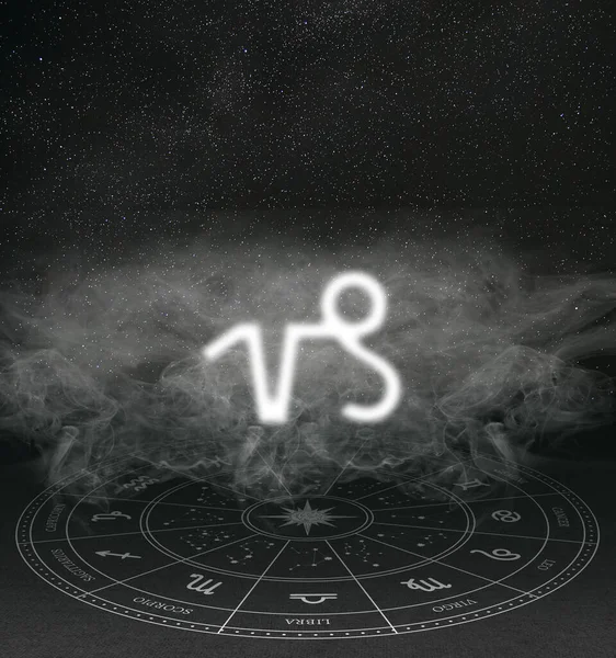 黄道带摩羯座星座在星空和烟雾背景下的抽象图像 — 图库照片