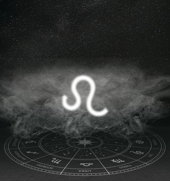 Abstrakcyjny Obraz Znaku Zodiaku Lew Tle Gwiaździstego Nieba Dymu — Zdjęcie stockowe