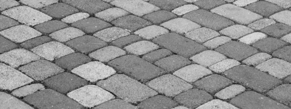 색깔의 돌들로 포장된 도로의 형태로 비문을 — 스톡 사진
