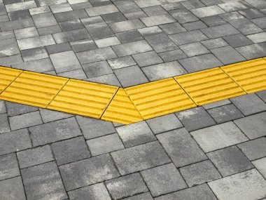 Engelliler için dokunsal zemin yol güvenliği tabelası