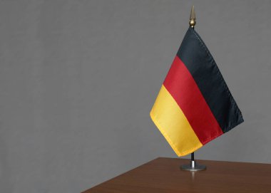 Bulanık arkaplanda Almanya bayrağı