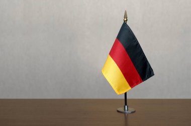 Bulanık arkaplanda Almanya bayrağı