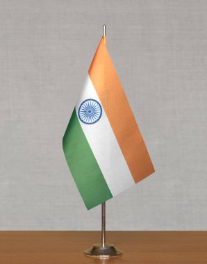 Gri arkaplanda Hindistan masa bayrağı