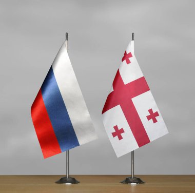 Rusya ve Gürcistan 'da masa bayrakları karardı