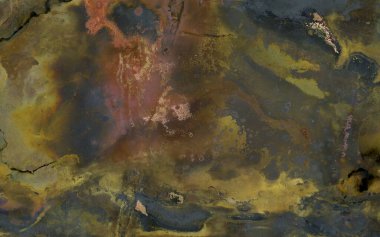 Web sitesi ya da mobil cihazlar için metin ya da resim için fotokopi alanı olan paslı paslı metal doku arkaplanı üzerinde bazı leke ve lekeler bulunan eski oksitlenmiş bakırın klasik dokusu.