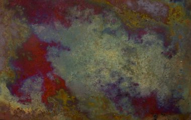  Soyut grunge arkaplanı. Oksit kaplı bakır plaka, bakır sülfat. Çizik ve çatlaklarla dolu eski metal bir doku. Metin veya resim için alanı olan paslı metal desen arkaplanı.