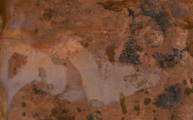  Soyut grunge arkaplanı. Oksit kaplı bakır plaka, bakır sülfat. Çizik ve çatlaklarla dolu eski metal bir doku. Metin veya resim için alanı olan paslı metal desen arkaplanı.