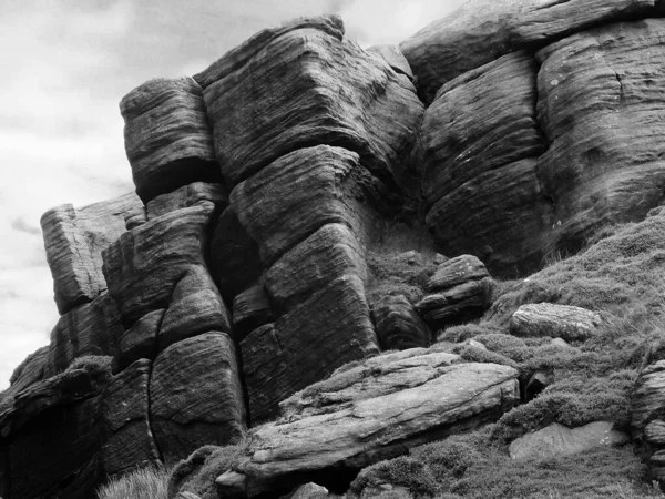 山中岩石的美丽景色 — 图库照片