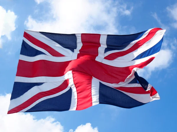 Βρετανική Σημαία Ένωσης Που Κυματίζει Ένα Μπλε Συννεφιασμένο Ουρανό — Φωτογραφία Αρχείου