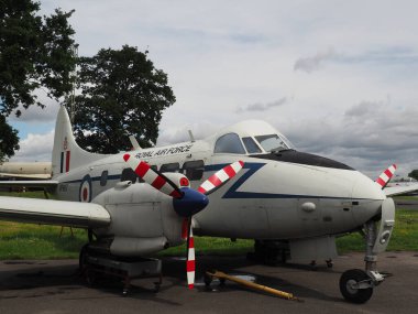 Elvington, Yorkshire, Birleşik Krallık - 11 07 2023: De Havilland Devon C Mk 2, Elvington havaalanında Kraliyet Hava Kuvvetleri tarafından kullanılan güvercin nakliye uçağının askeri versiyonu.