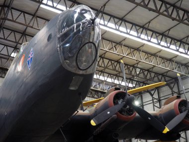 Elvington, Yorkshire, Birleşik Krallık - 11 07 2023: Handley Page Halifax Elvington Hava Müzesi 'nde İngiliz ikinci dünya savaşı ağır dört motor bombacısı