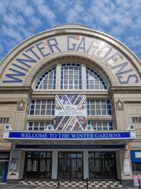 Blackpool, Lancashire, İngiltere - 27 Temmuz 2024: Blackpool 'daki tarihi kış bahçeleri binasının girişi