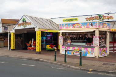 Thornton-Cleveleys, Blackpool, Lancashire, İngiltere - 27 Temmuz 2024: Blackpool 'daki Thornton Cleveleys' de Hazine Adası eğlencesi